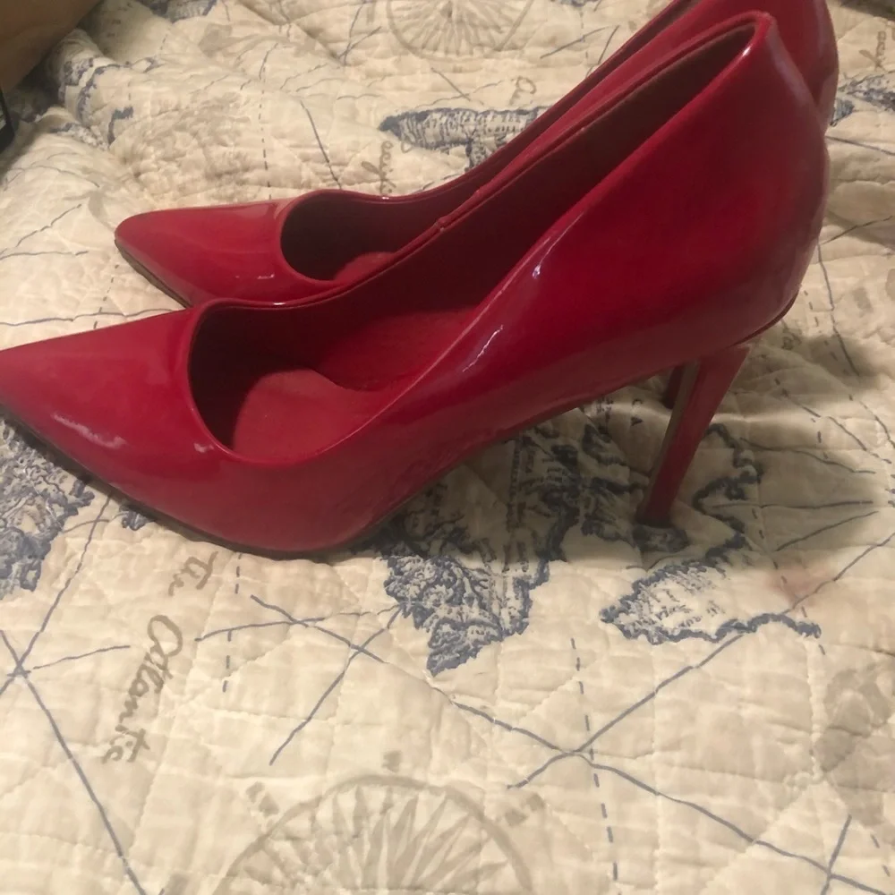 Elegant Red Heels - Picture 2 of 3
